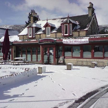 Mackenzies Highland Inn アビーモア エクステリア 写真
