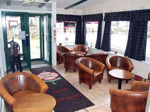 Mackenzies Highland Inn アビーモア エクステリア 写真